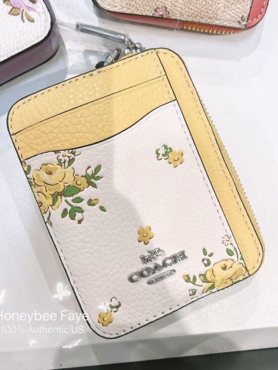 Coach Handbags - NWT Coach Zip Card Case In Signature Canvas With Floral Print CAU44